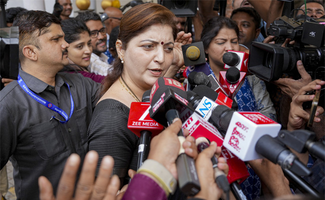 Under fire over links with rape-accused godman, Maharashtra women's panel chief Chakankar quits